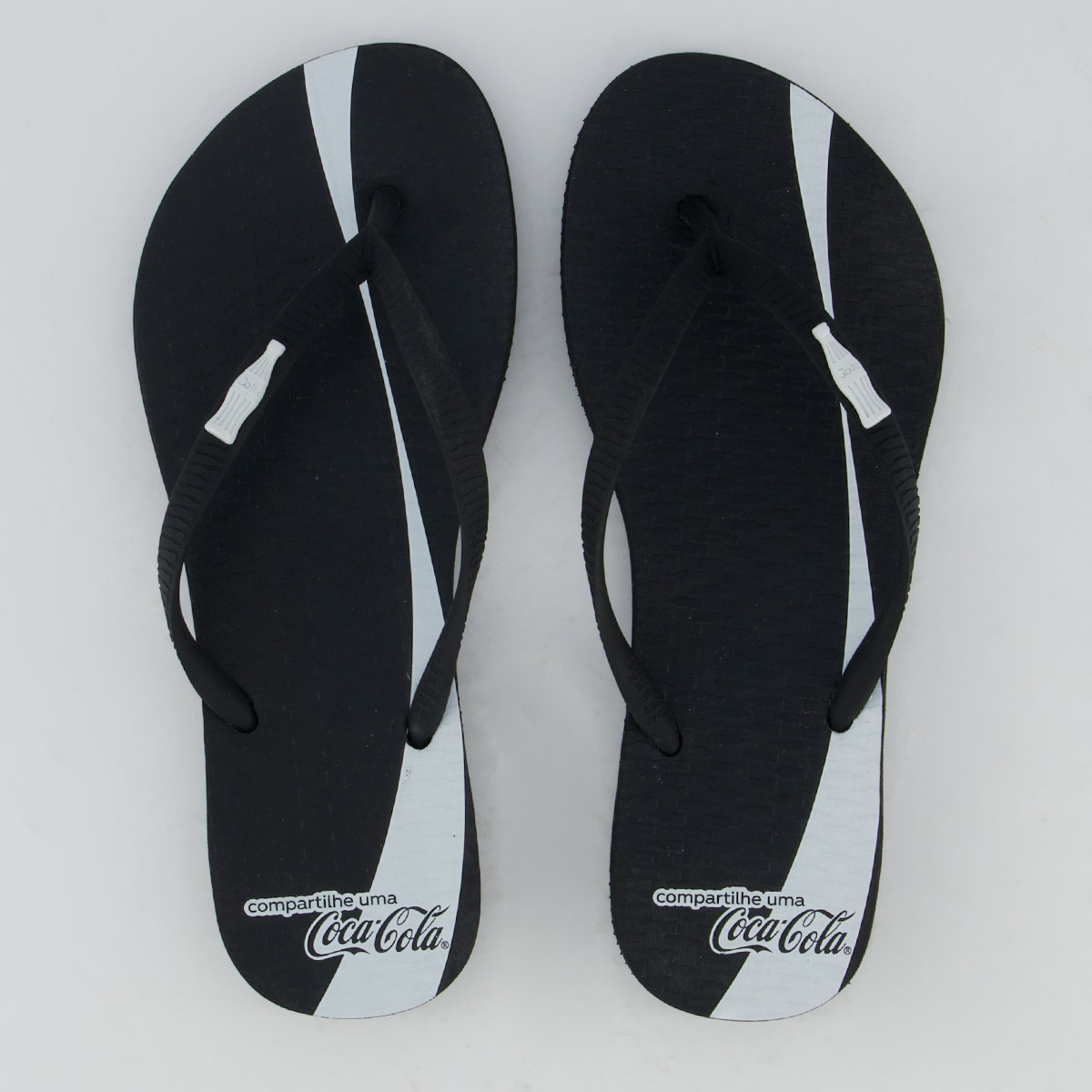 Chinelo Coca Cola Share A Coke Feminino Preto