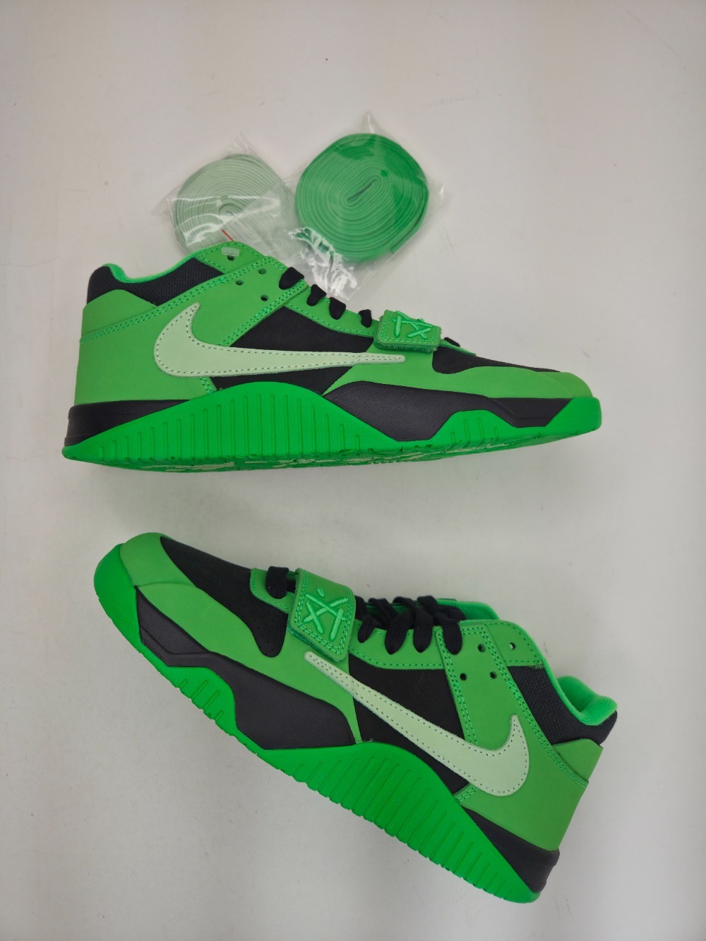 Travis Scott x Jordan Jumpman Jack TR Green Spark — 42.5, Novo