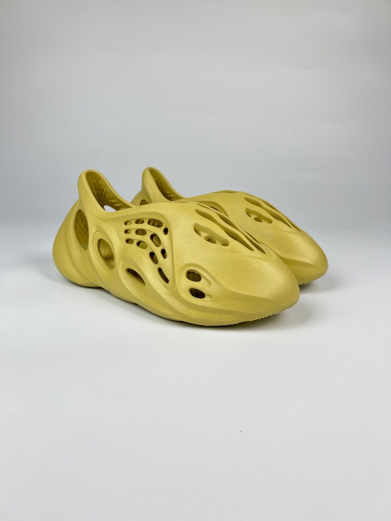 Foto 3 de Yeezy Foam Runner Sulfur — 40 / 40.5 / 41 / 40/1, Usado