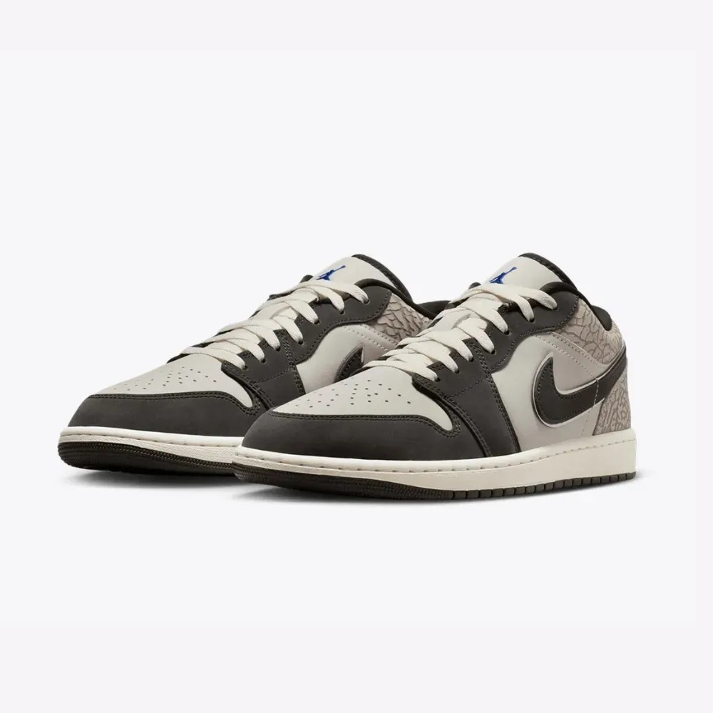 Air Jordan 1 Low SE Sail Deep Pewter Elephant Print — 42, Novo