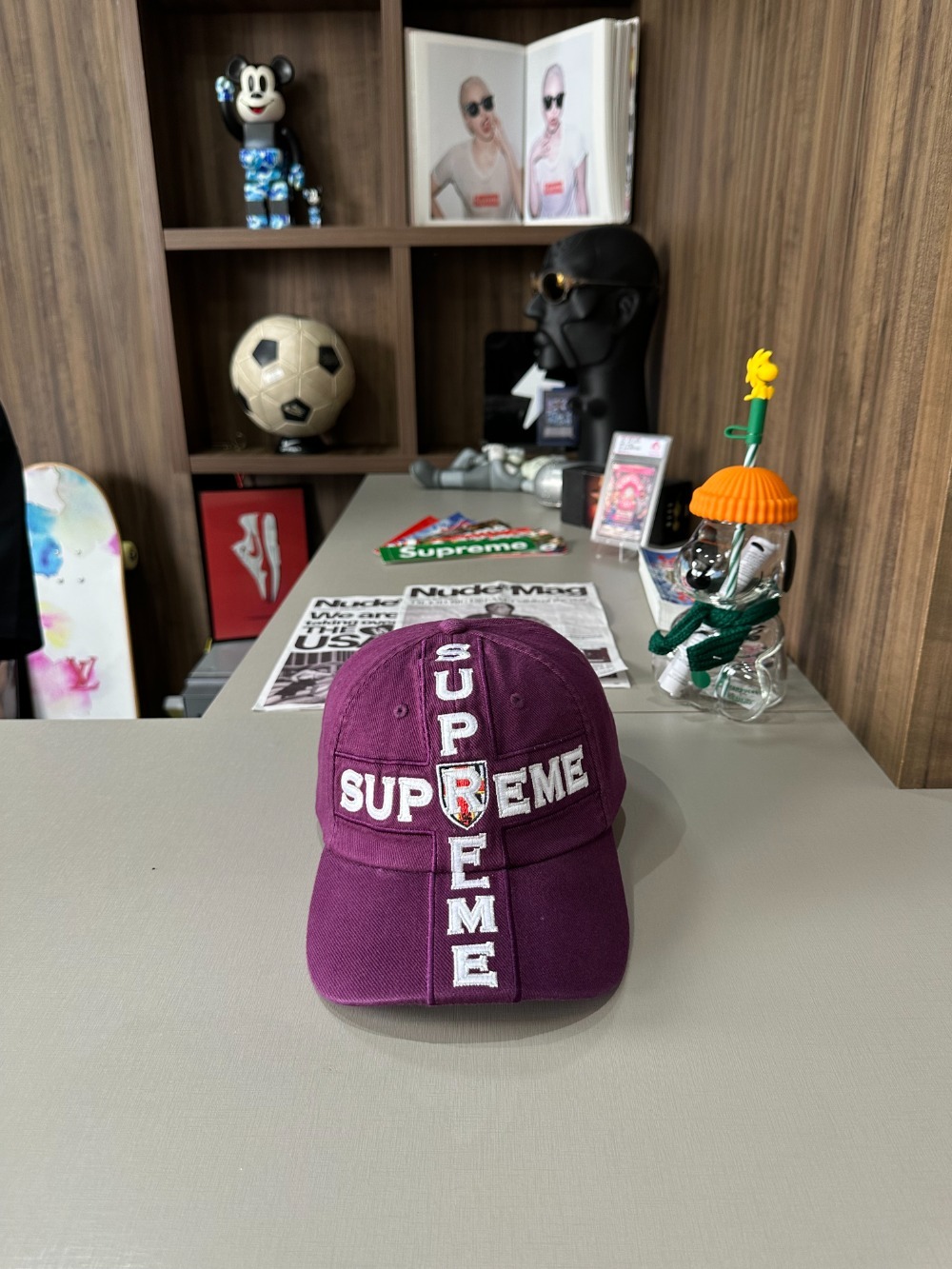 Boné Supreme Cross 6-Panel Plum FW26-W7 — Único, Novo