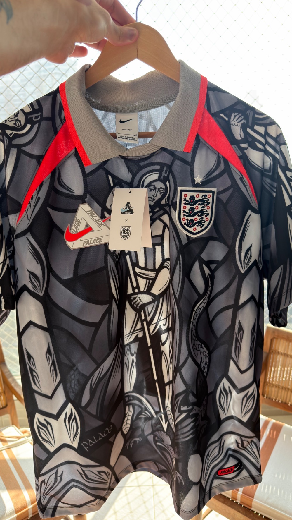 England x Palace x Nike Camiseta Football Jersey Pewter Grey Bright Crimson — G, Novo