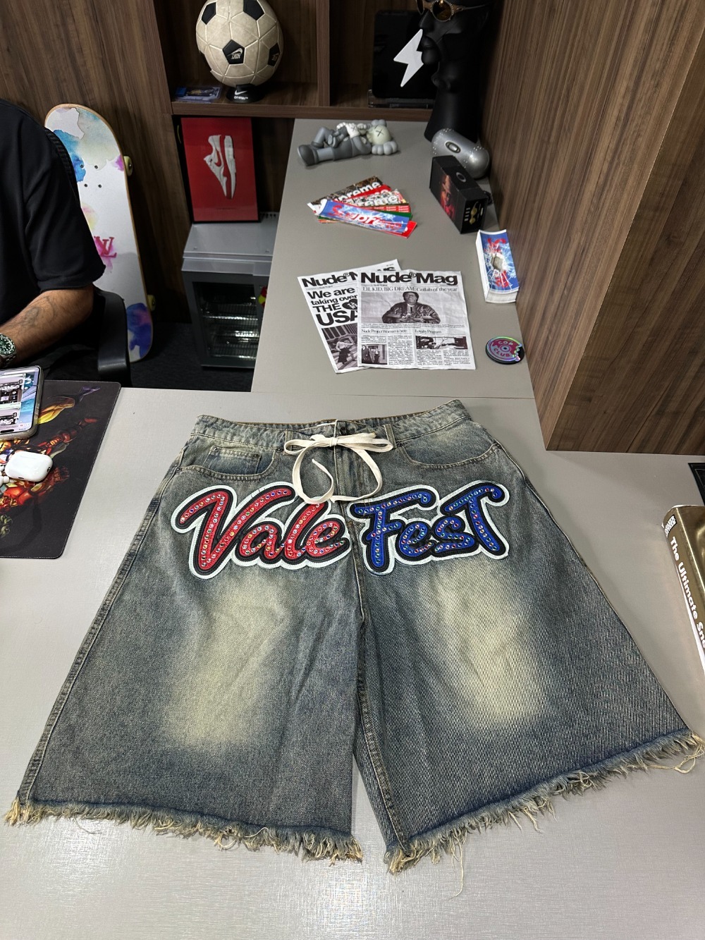Jorts Vale Lives Forever Vale Fest Blue — 42, Novo
