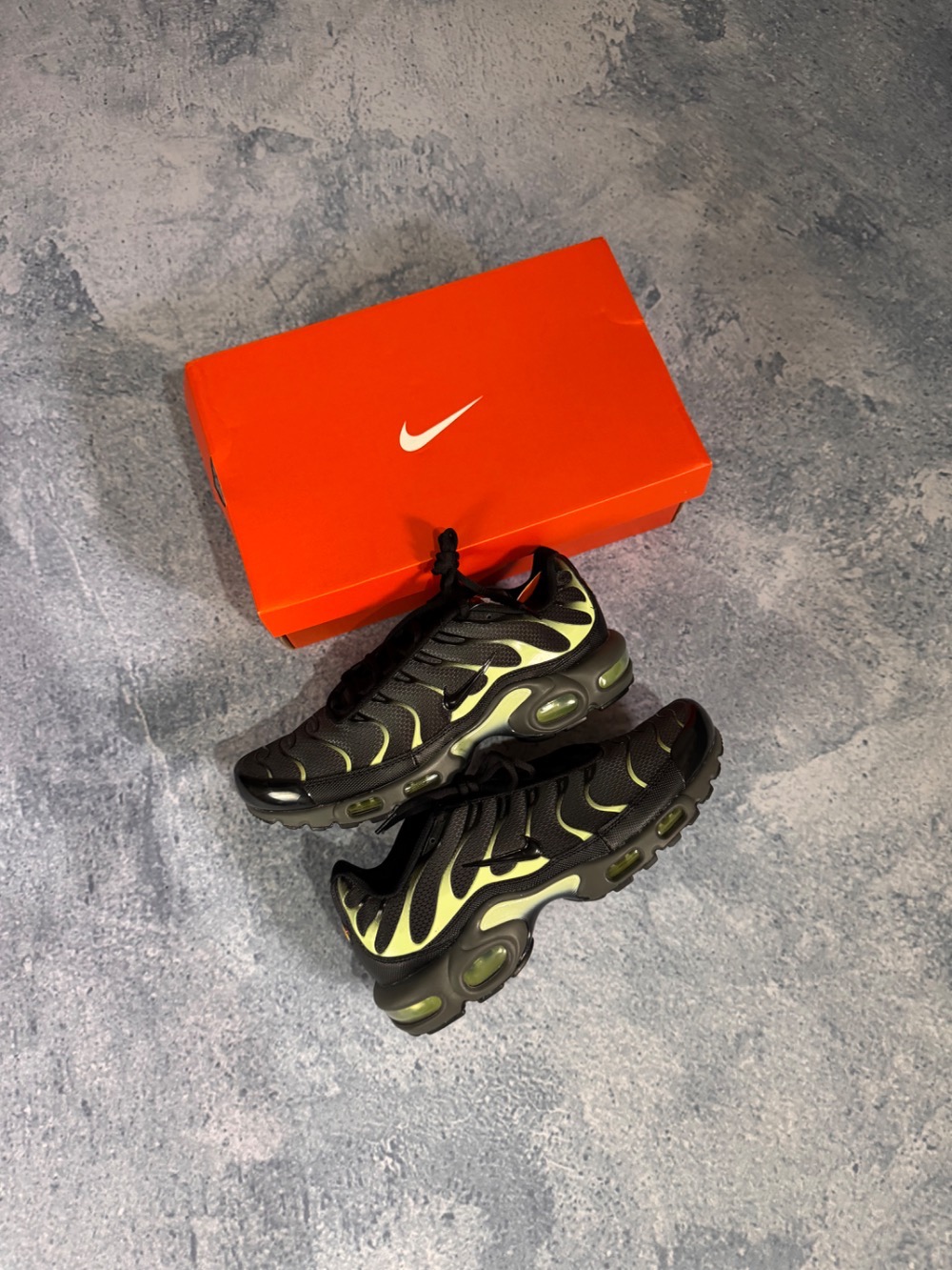 Nike Air Max Plus Iron Gray Light Liquid Lime Black — 41, Novo