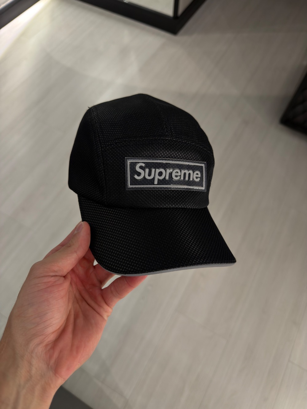 Boné Supreme Metallic Mesh Camp Black FW26-W1 — Único, Novo