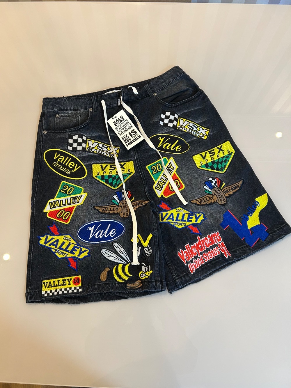 Bermuda Vale Lives Forever Passport Jorts Black — 42, Novo