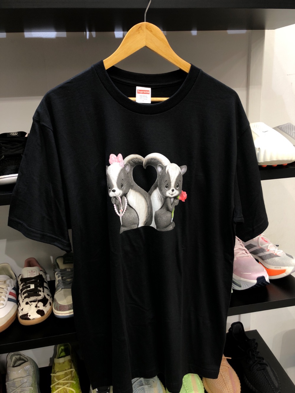 Camiseta Supreme Skunk Tee Black SS26-W18 — M, Novo