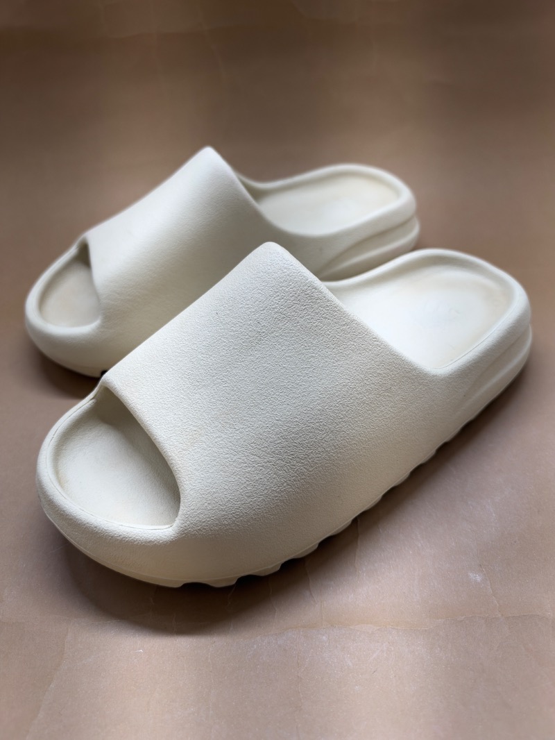 Foto 3 de Yeezy Slide Bone (2022) — 36, Usado
