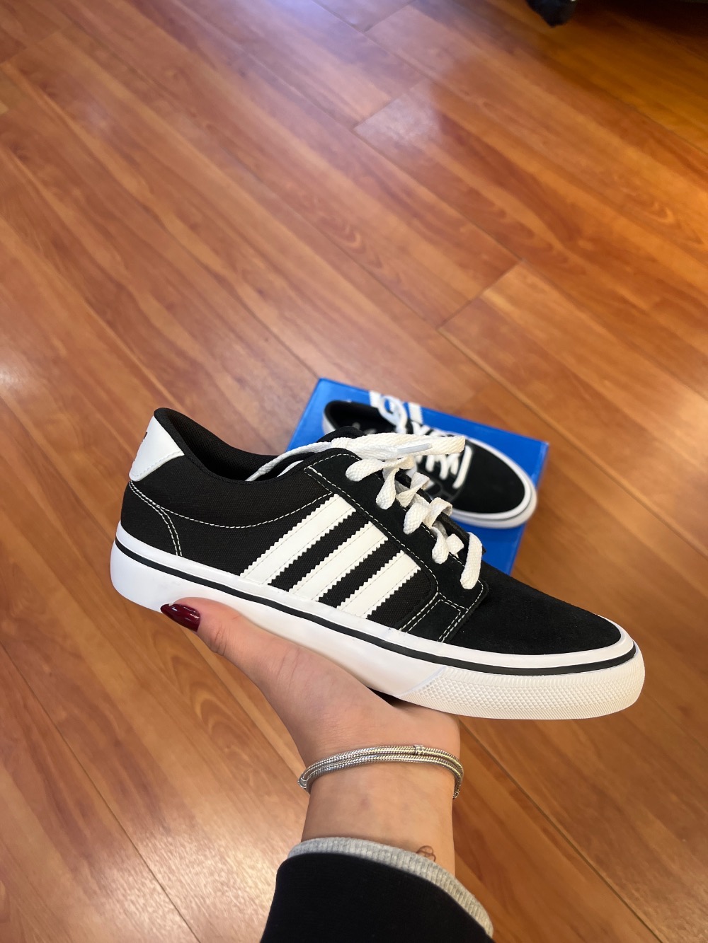 adidas Seeley Black White — 38 / 39 / 41 / 42, Novo