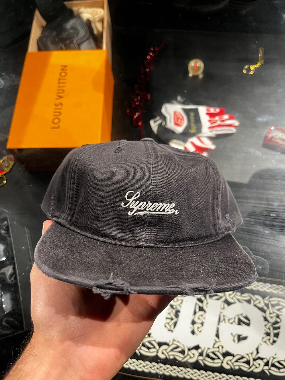 Boné Supreme Distressed Script 6-Panel Black FW25-W3 — Único, Novo