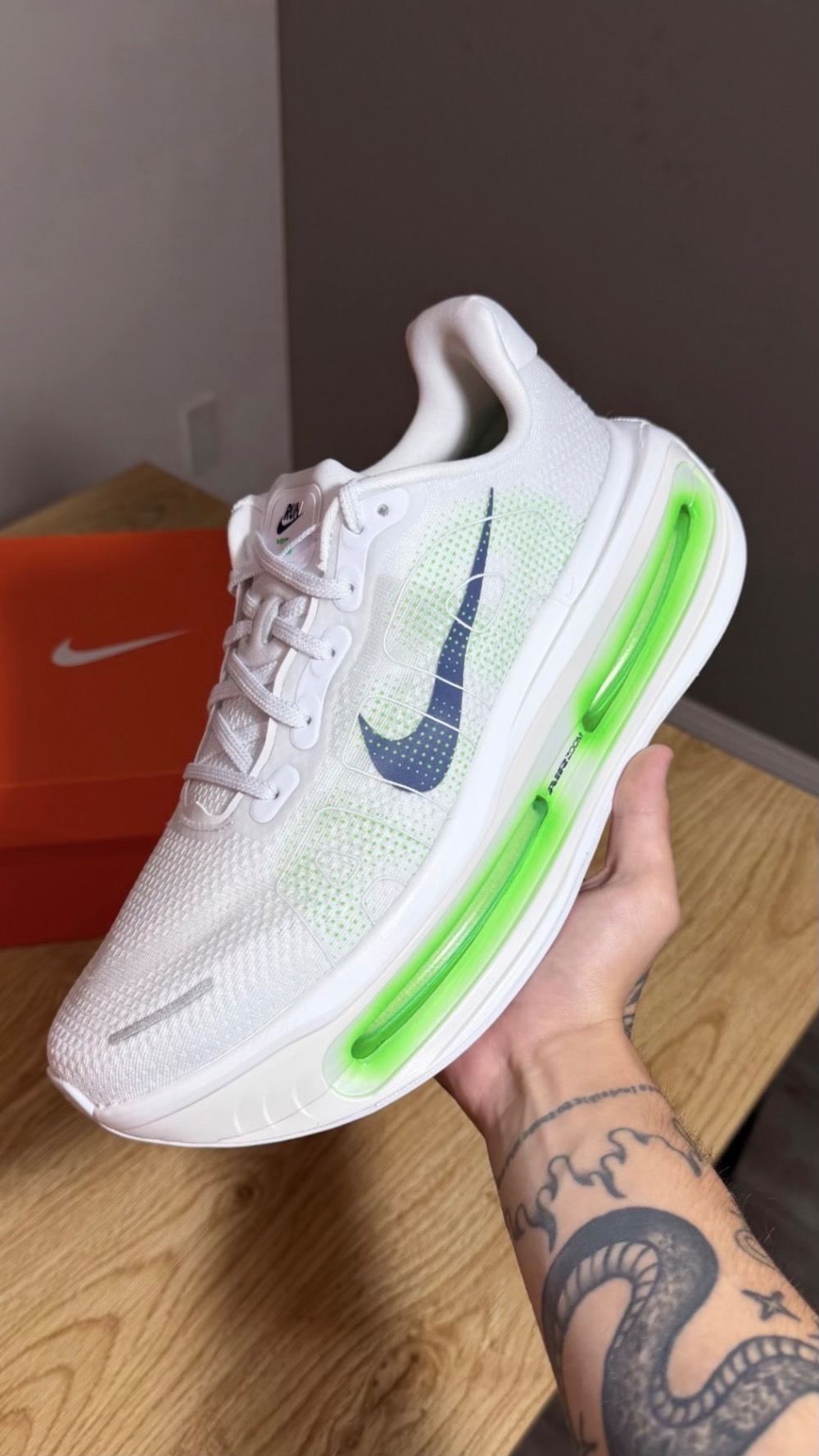 Nike Vomero Premium Green Spark — 41, Novo