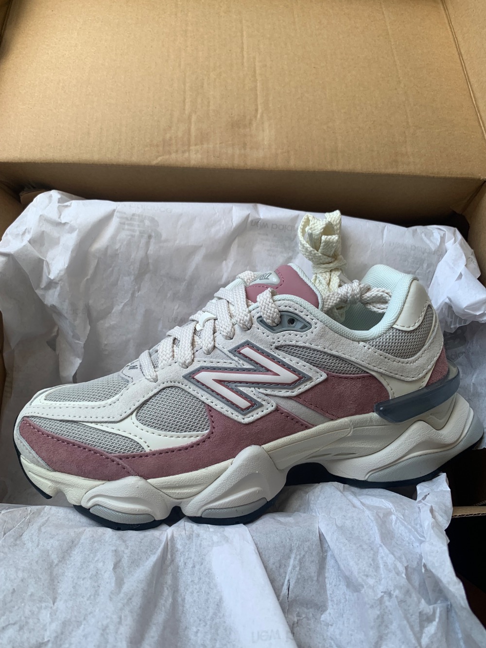 New Balance 9060 Rosewood — 42, Novo