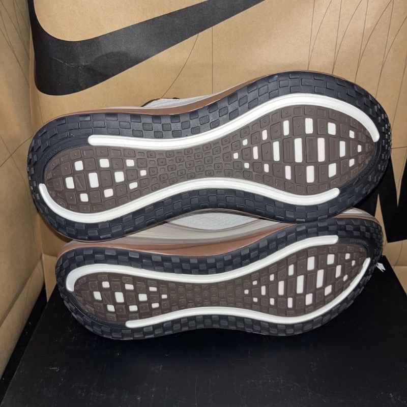 Foto 5 de Nike Vomero Plus Sail Baroque Brown — 40, Novo