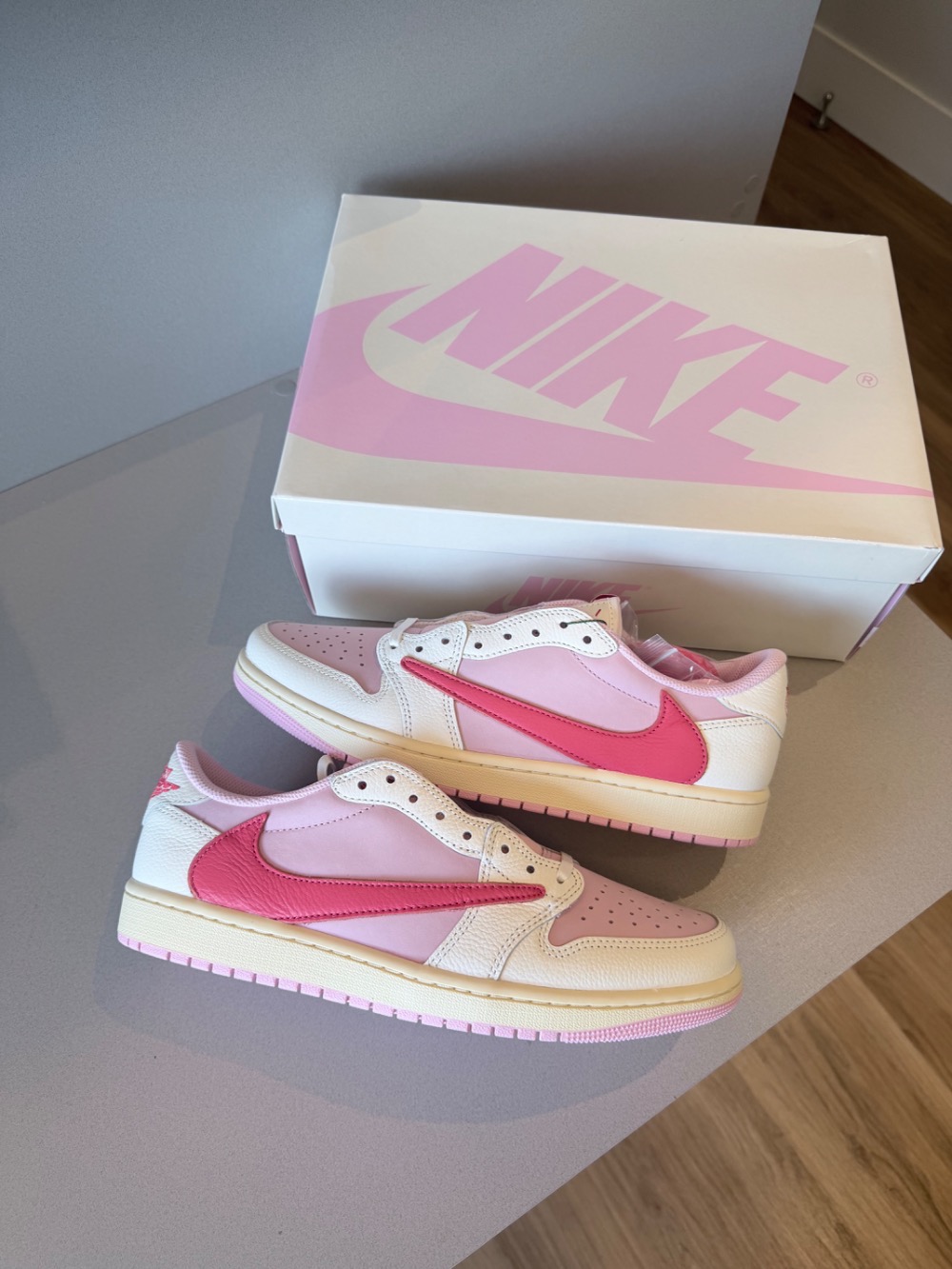 Travis Scott x Air Jordan 1 Low OG SP Sail Tropical Pink — 41, Novo
