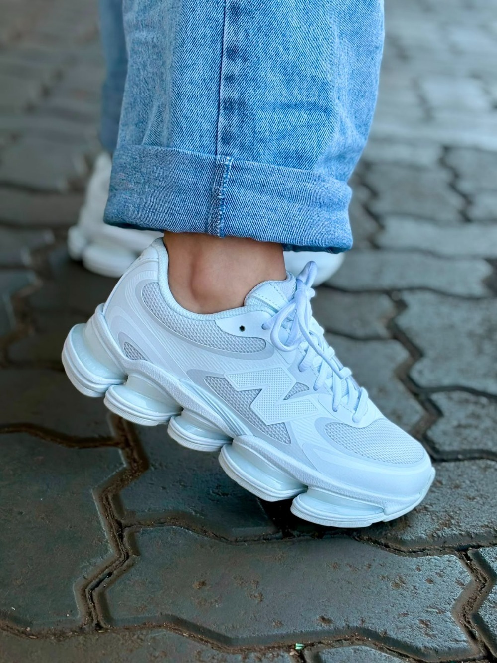 New Balance Abzorb 2000 White Silver Metallic — 34 / 35 / 36 / 37 / 38 / 39 / 40 / 41 / 42 / 43 / 44, Novo