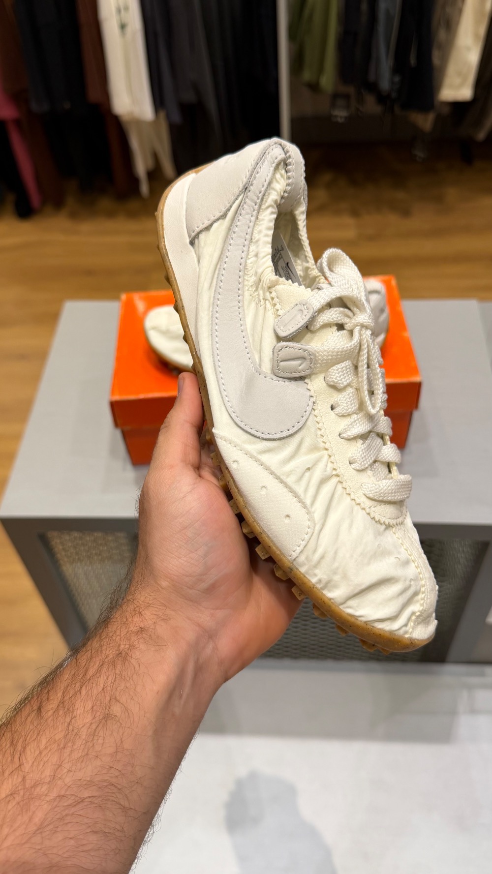 Jacquemus x Nike Moon Shoe Soft Pearl and Sail Feminino — 36, Novo