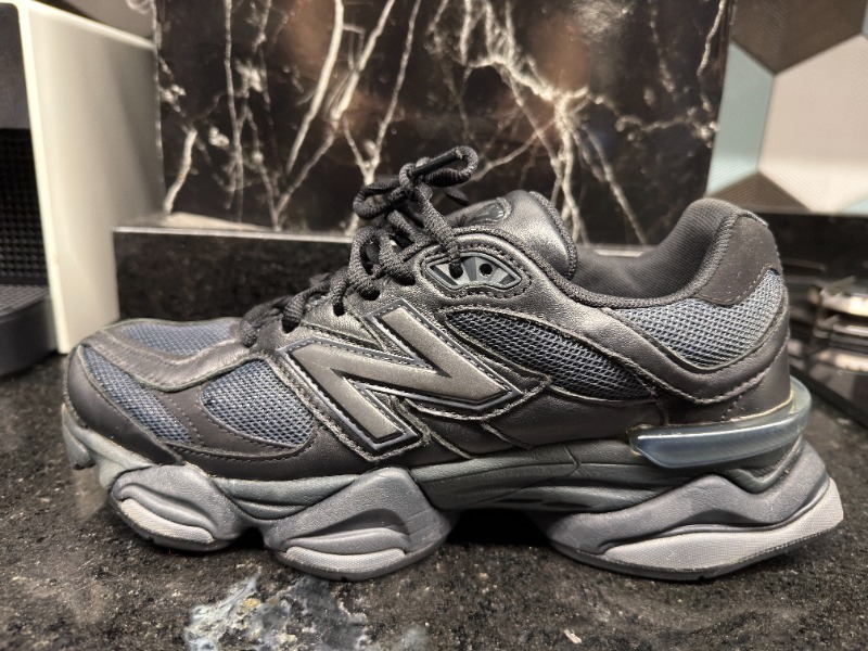 Foto 2 de New Balance 9060 Graphite Black — 40, Usado
