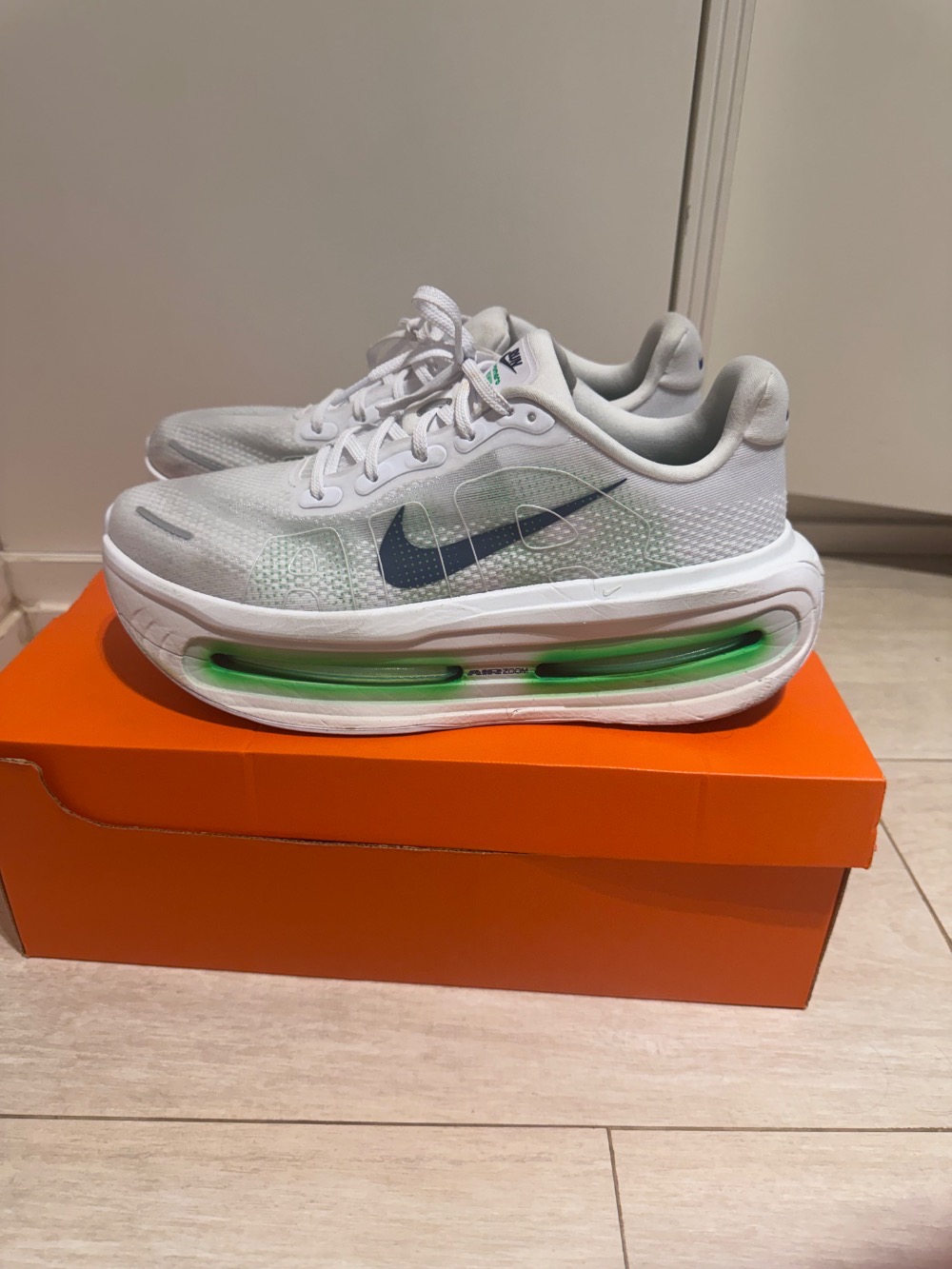 Nike Vomero Premium Green Spark — 43, Usado