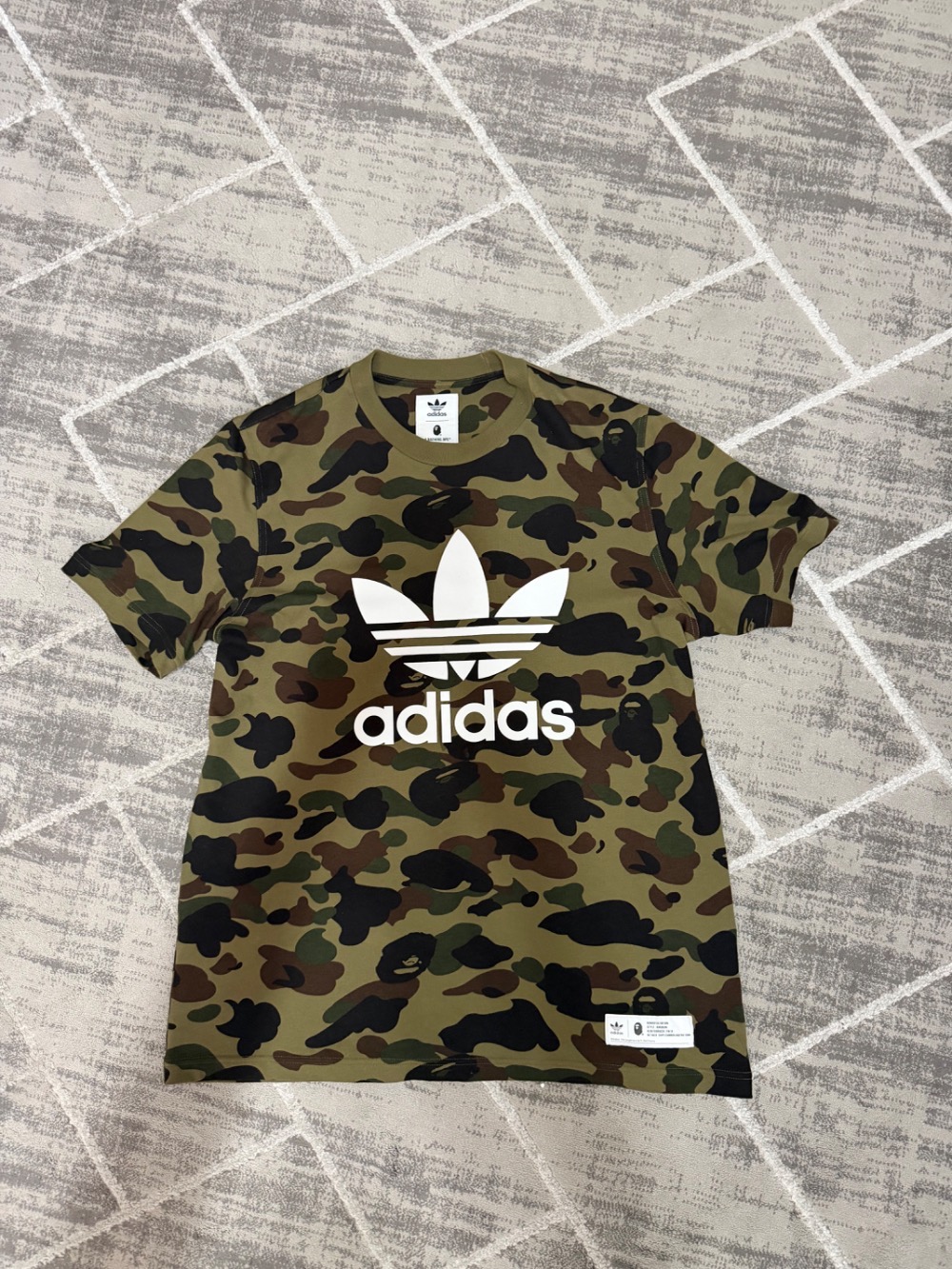 BAPE x adidas Camiseta adicolor Olive Cargo — G, Usado