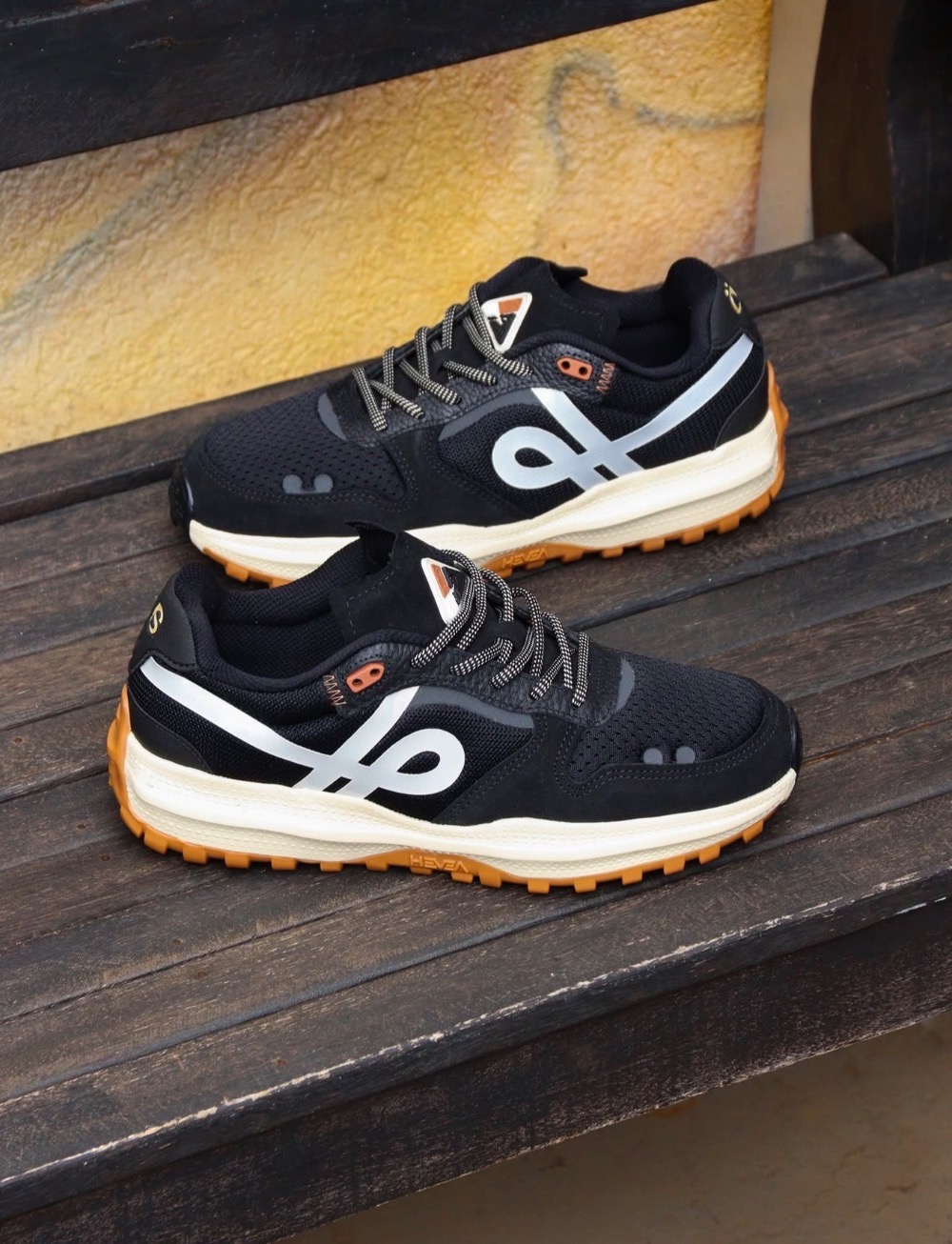 Öus Hevea Dots Black — 44, Novo