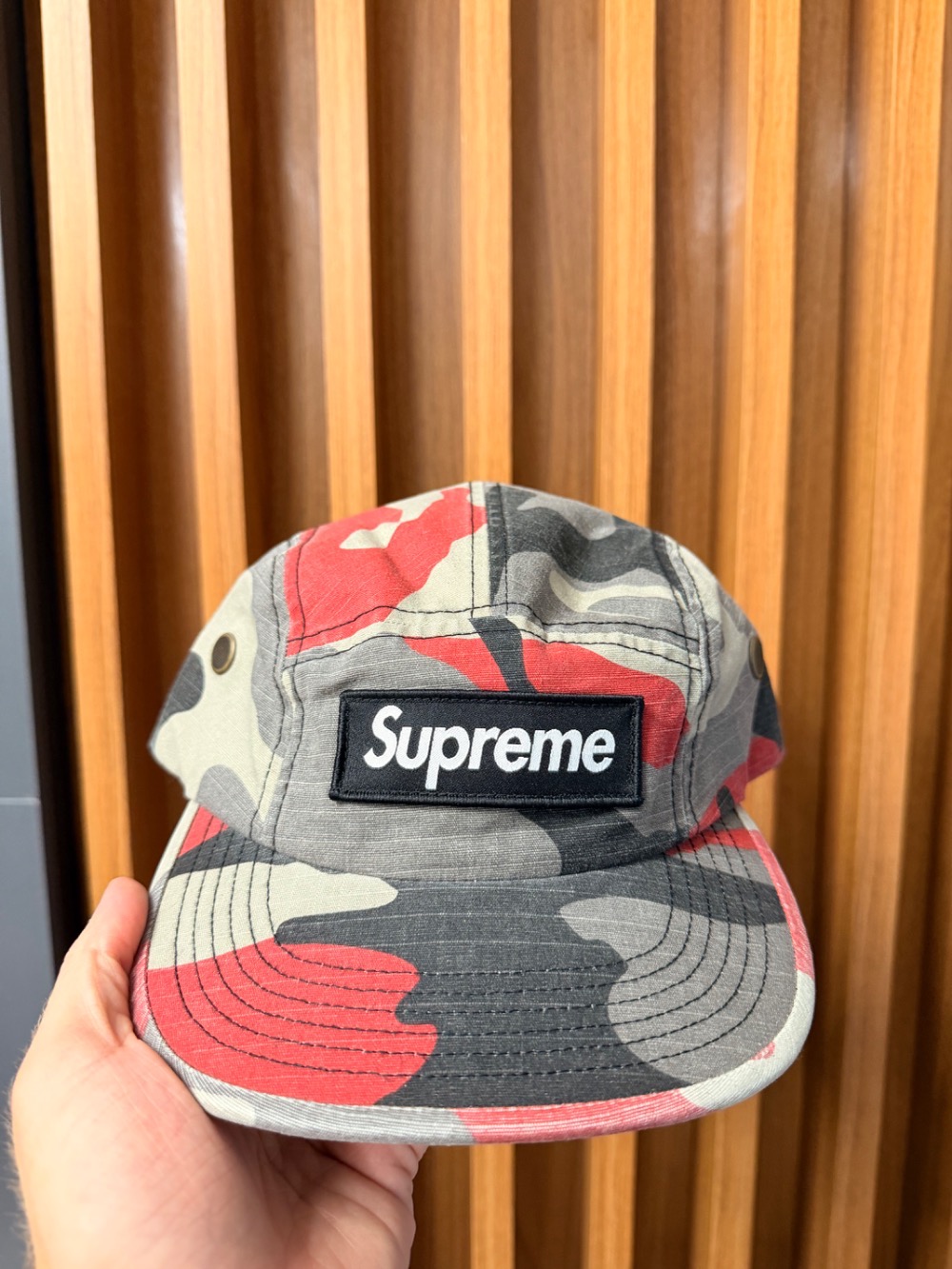 Boné Supreme Military Camp Red Camo SS26-W4 — Único, Novo