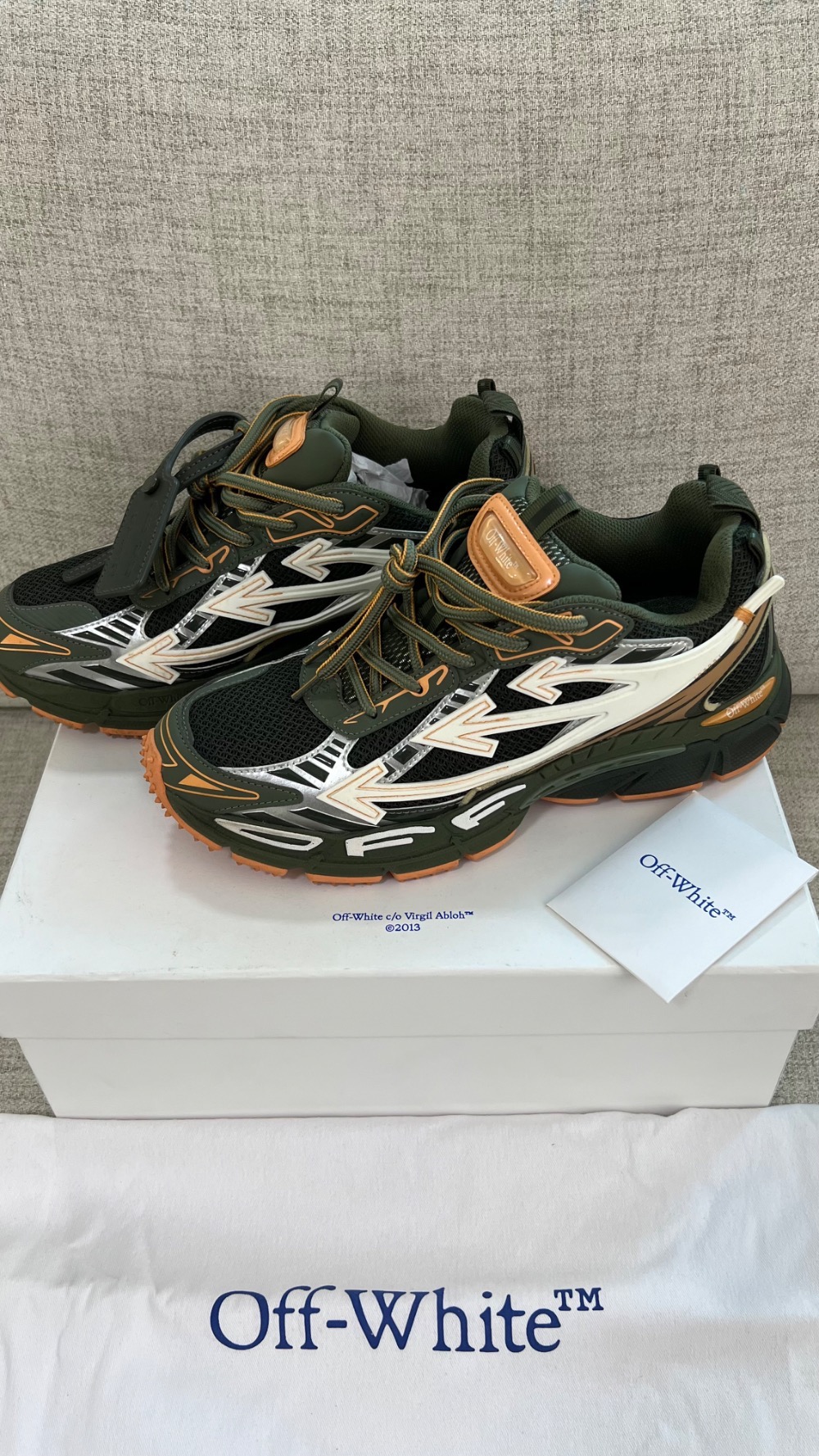Off-White Be Right Back Military Green Peach — 40, Usado