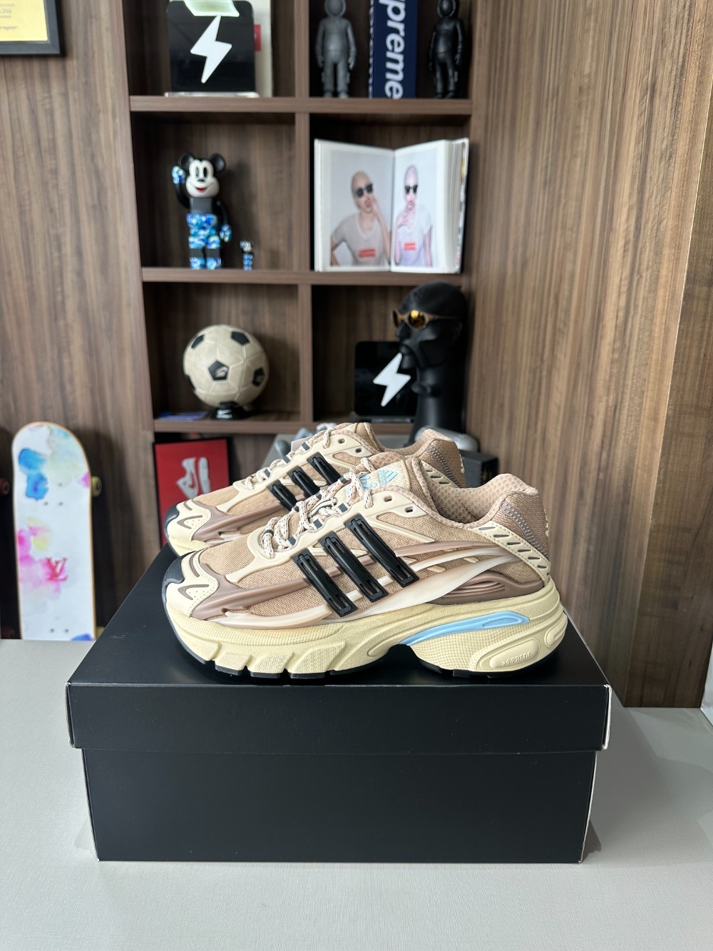 Pharrell Williams x adidas Adistar Jellyfish Crystal Sand Trace Brown — 42, Novo