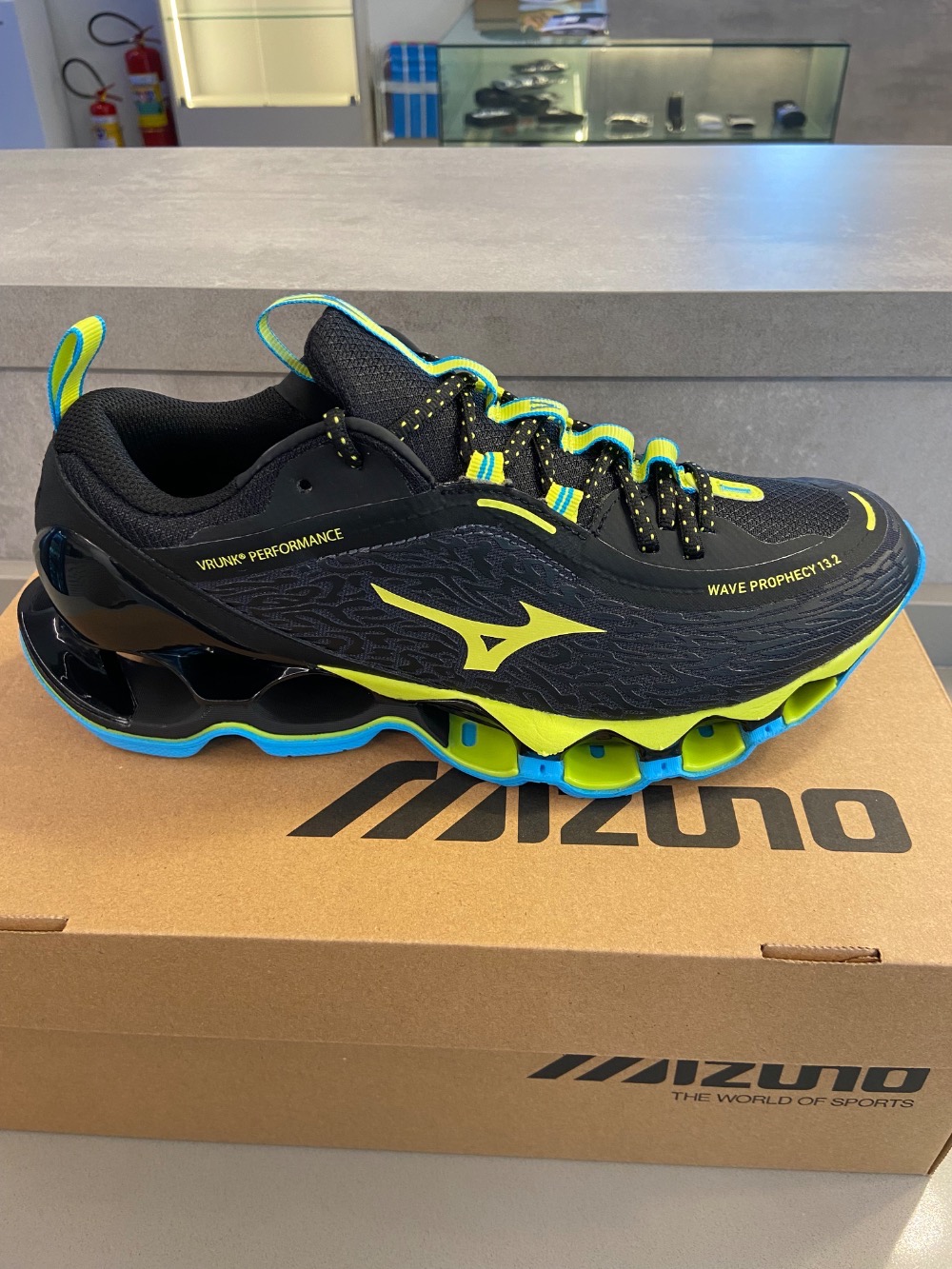 Vrunk x Mizuno Wave Prophecy 13.2 Black — 35 / 36 / 37, Novo