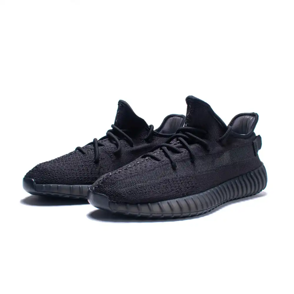 Yeezy Boost 350 V2 Onyx — 38, Usado