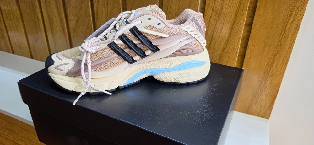 Pharrell Williams x adidas Adistar Jellyfish Crystal Sand Trace Brown — 44, Novo