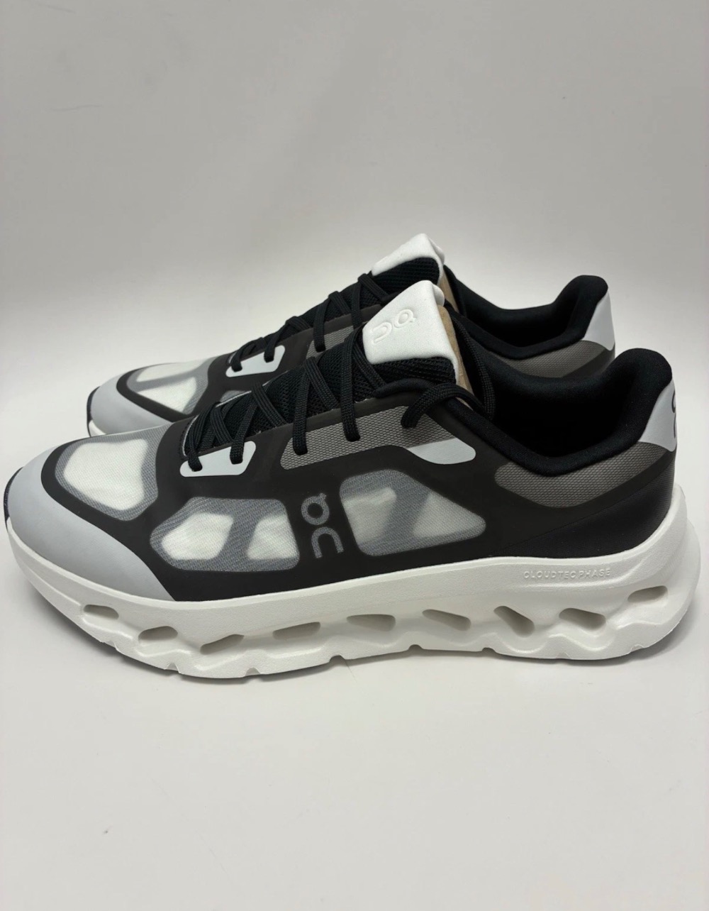 On Running Cloudtilt Remix 1 Black Ivory — 43, Novo