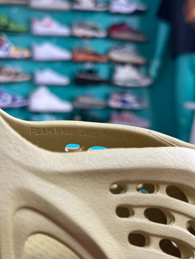 Foto 5 de Yeezy Foam Runner Sulfur — 42, Novo