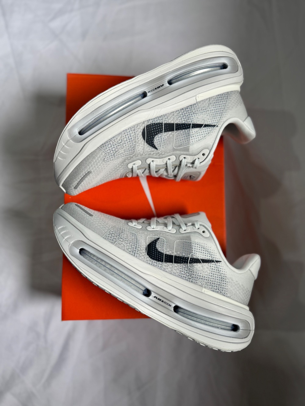 Nike Vomero Premium Off-White Grey Fog Dark Obsidian — 39, Novo