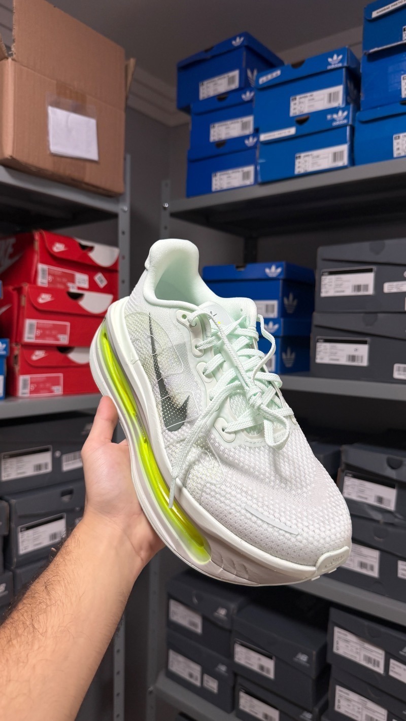 Foto 2 de Nike Vomero Premium Barely Volt — 42, Novo