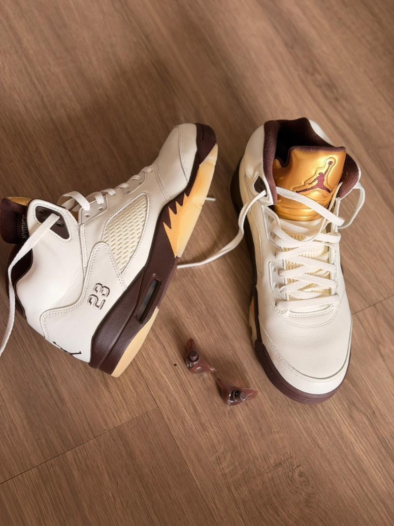 Foto 2 de Air Jordan 5 Golden Ticket — 42.5, Usado