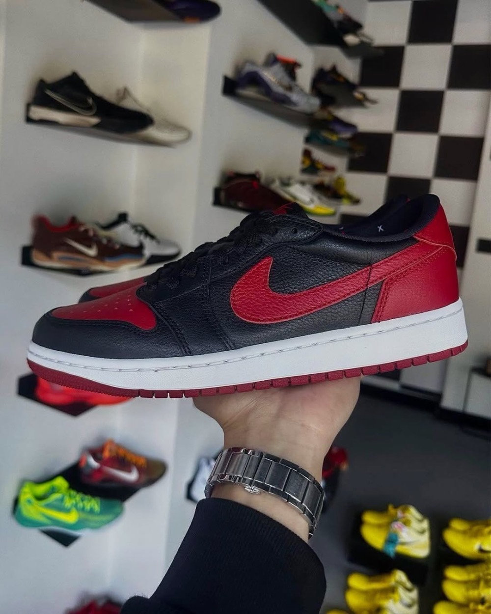 Air Jordan 1 Retro Low OG Banned Black Varsity Red — 39, Novo