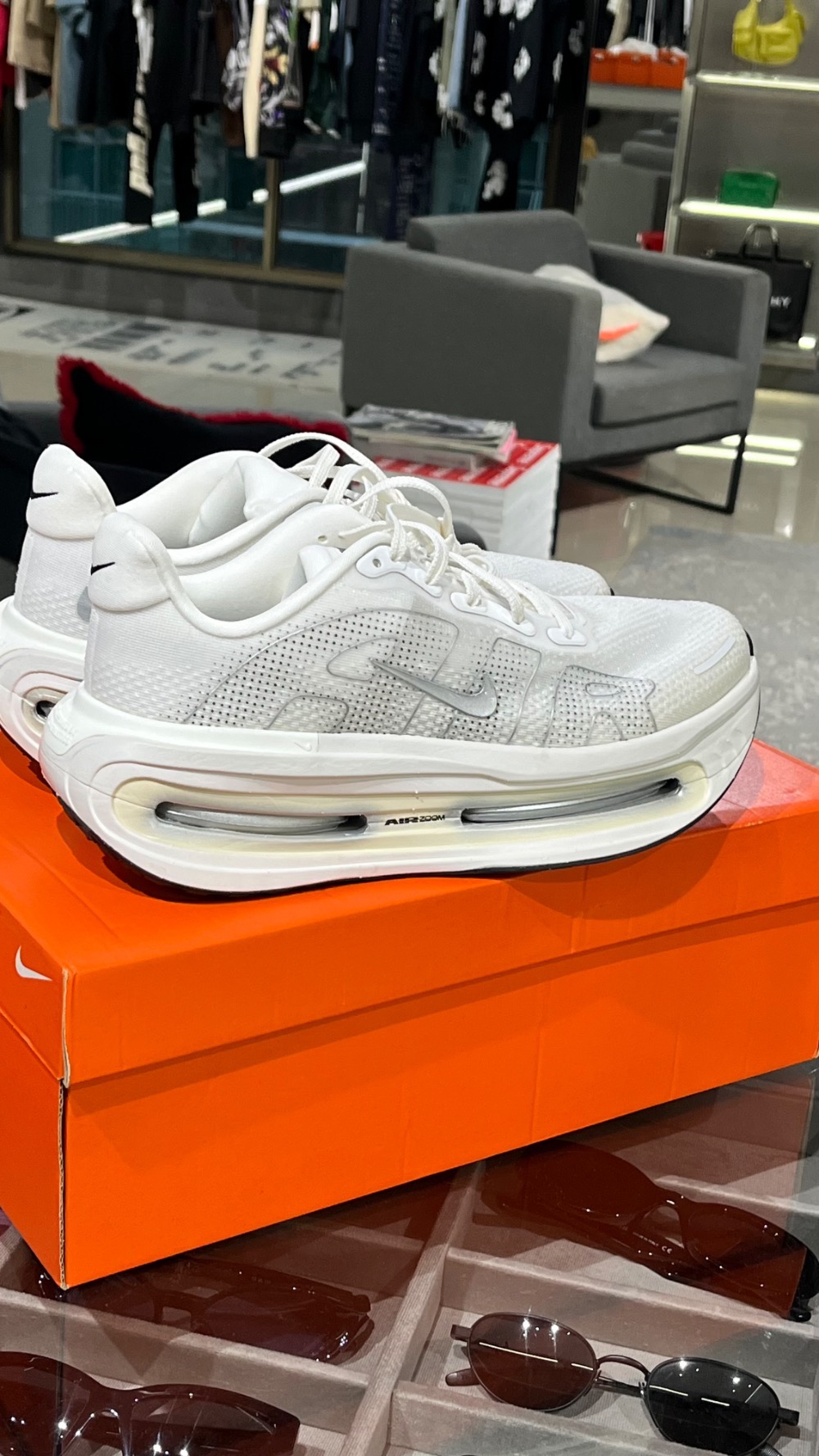 Nike Air Zoom Vomero Premium Summit White Sail — 40 / 40.5, Novo