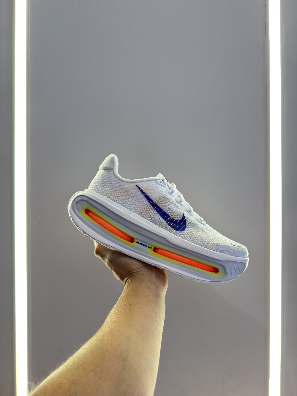 Nike Vomero Premium White Lapis Total Orange — 43, Novo