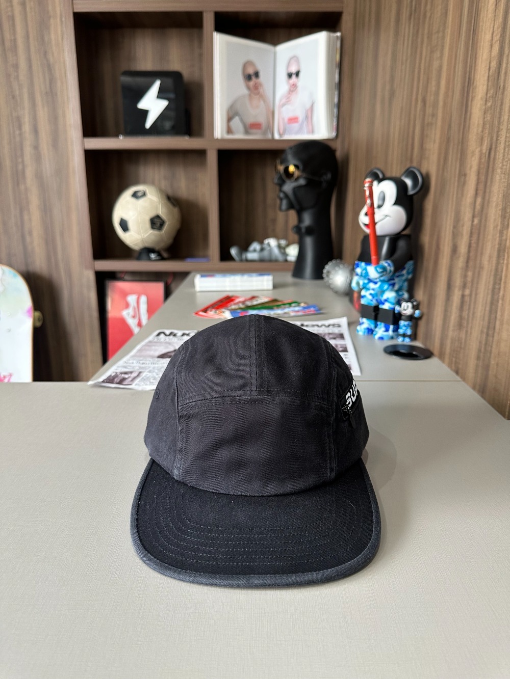 Boné Supreme Side Zip Camp Black SS26-W9 — Único, Novo