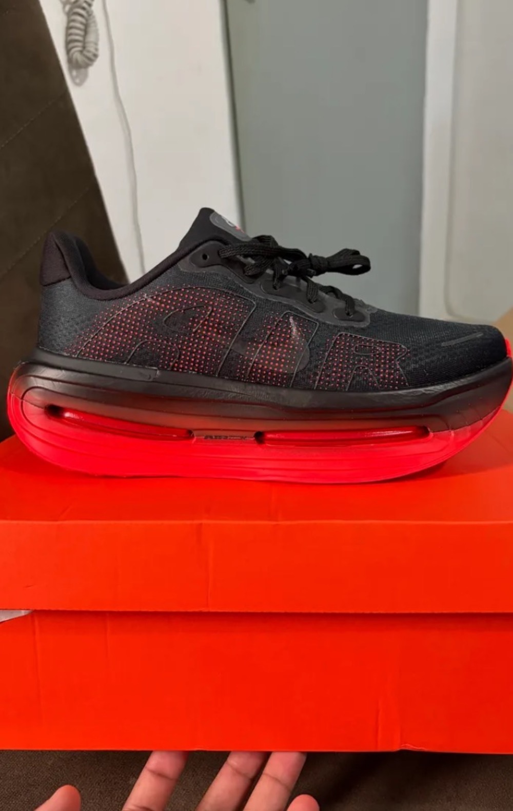 Nike Vomero Premium Black Bright Crimson — 40.5 / 42.5, Novo