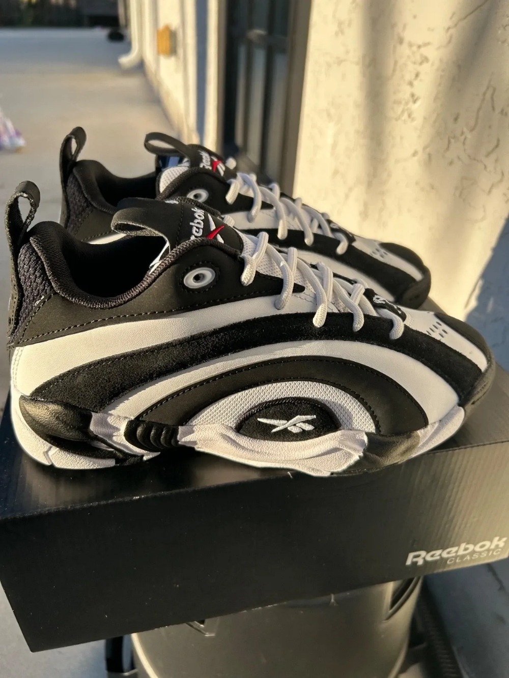 Reebok Shaqnosis Low White Black Vector Red — 37 / 38 / 39 / 39.5 / 40 / 40.5 / 41 / 42 / 42.5, Novo