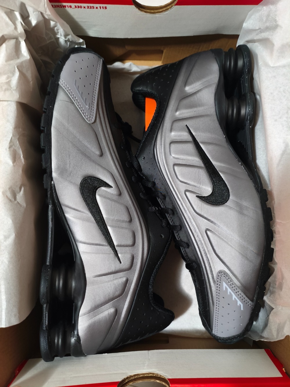 Nike Shox R4 Pencil Point Black University Red — 41 / 42, Novo