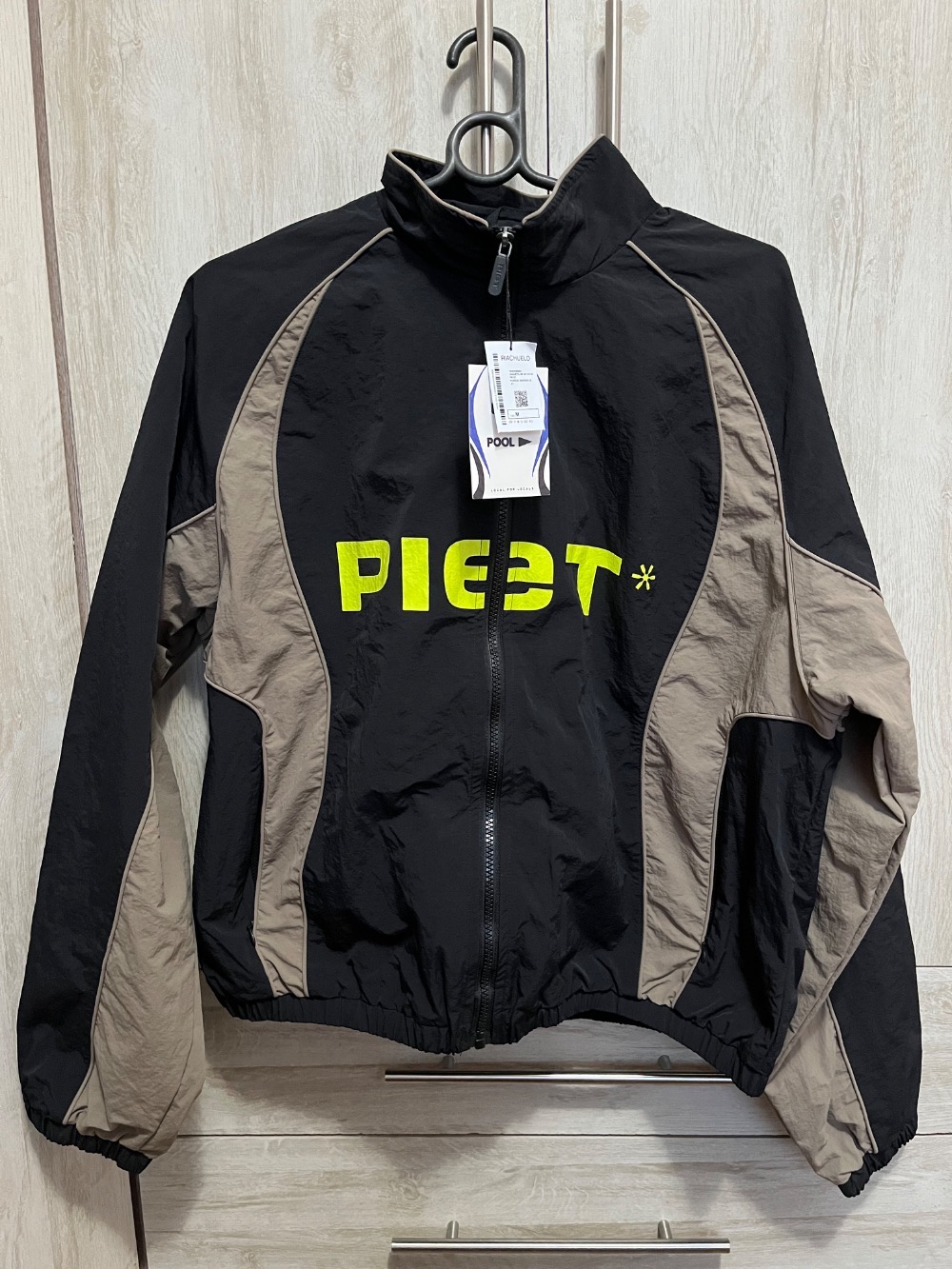 Piet x Pool Corta Vento Preta — M, Novo