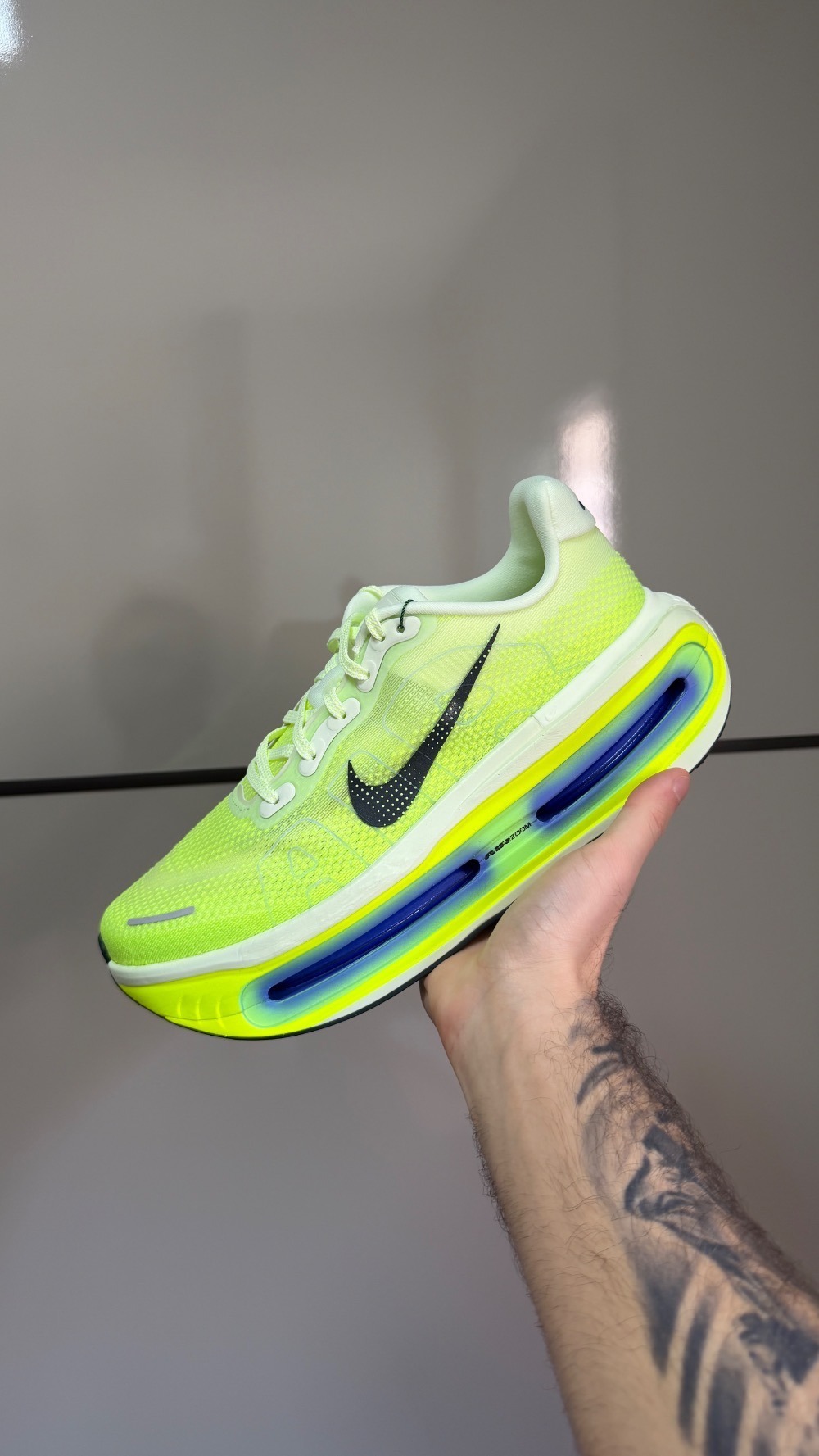 Nike Vomero Premium Volt Tint Sapphire — 40, Novo