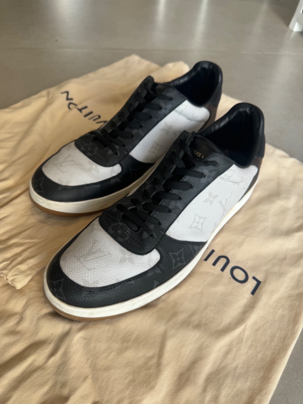 Louis Vuitton Rivoli Monogram Ébène — 41, Usado
