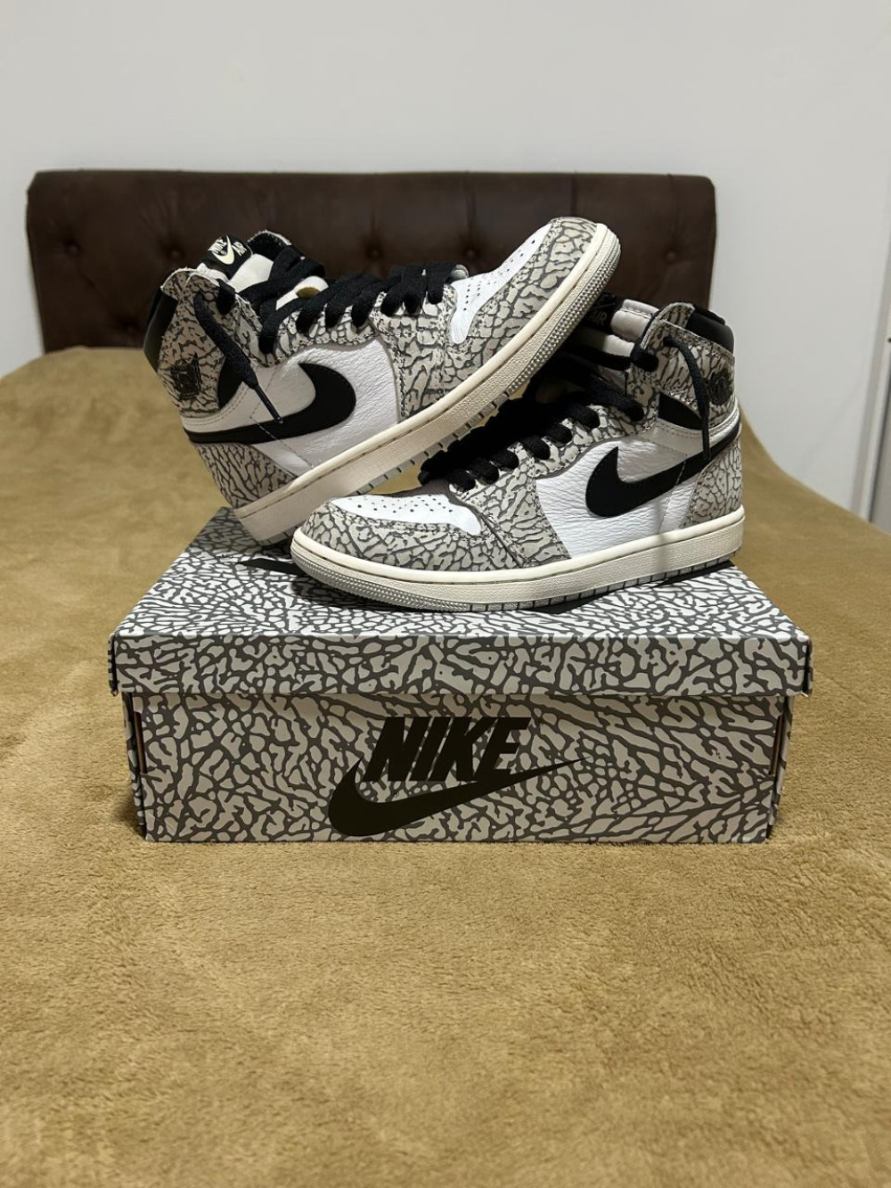 Air Jordan 1 High White Cement — 38, Usado