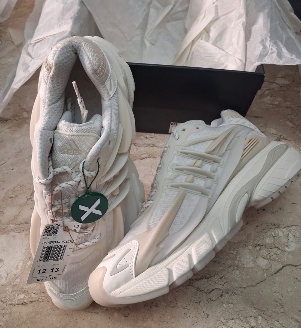 Pharrell Williams x adidas Adistar Jellyfish Chalk White — 44, Novo