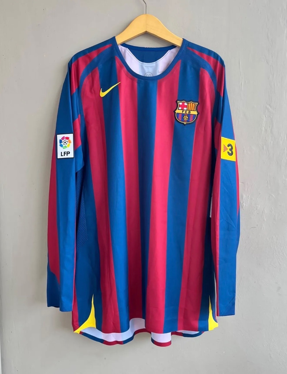 Camiseta Nike FC Barcelona Reissue 2005/06 Gym Blue Desert Maroon — M, Novo