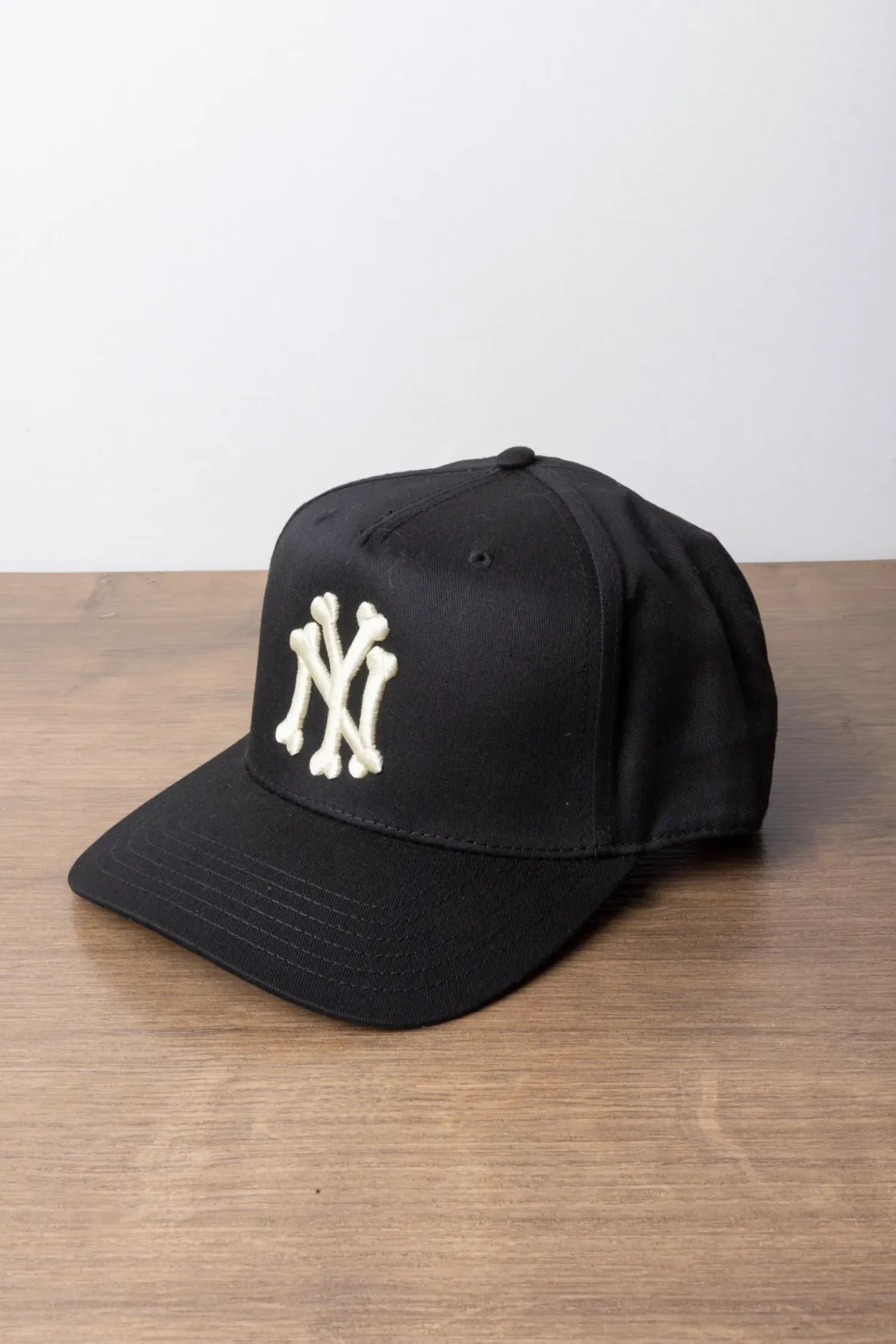 Boné oMA Studios NY Bones Curved Brim Black Cream — Único, Novo