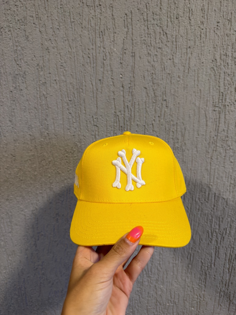 Boné oMA Studios NY NY Bones Curved Brim Yellow — Único, Novo